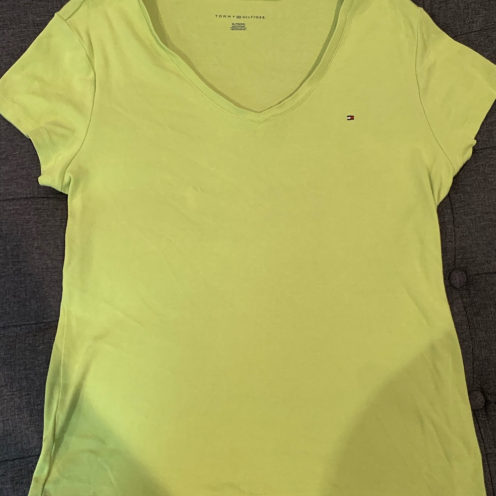 Women’s XL Tommy Hilfiger t-shirt.